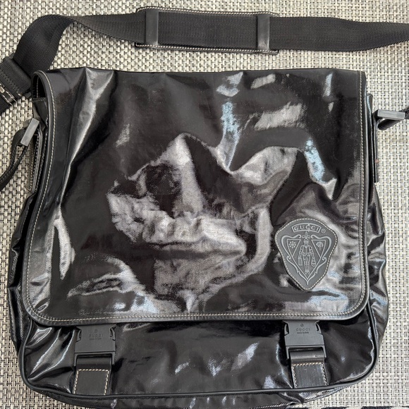 GUCCI Shiny Black Messenger Bag - Picture 1 of 8